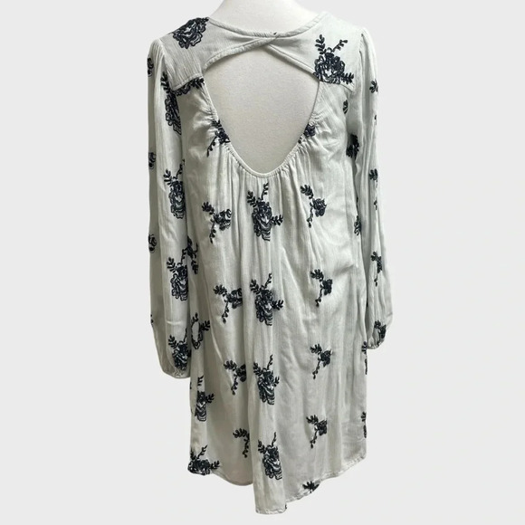 Free People Long Sleeve Austin Tunic Dress. Size
Medium. Grey green blue floral - Picture 5 of 14